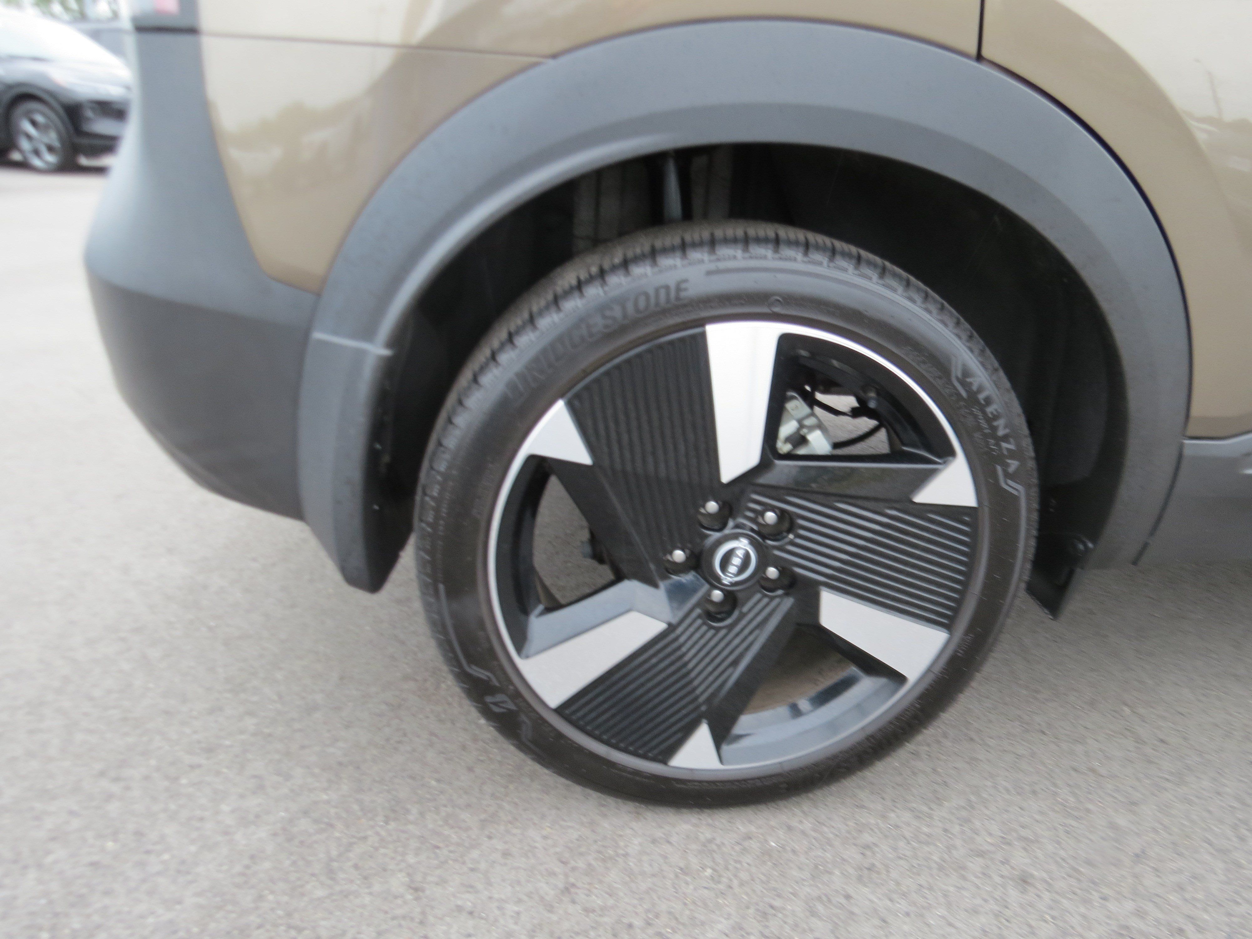 Used 2025 Nissan Kicks SR AWD/4WD image 10