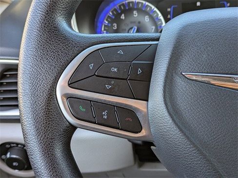 Used 2020 Chrysler Pacifica Touring image 24