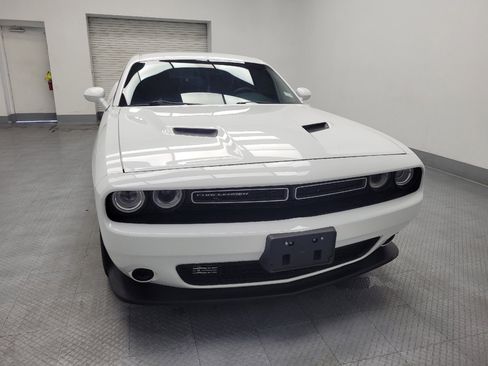 Used 2016 Dodge Challenger SXT image 14