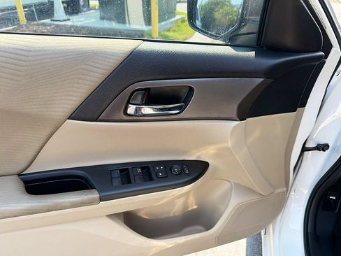 Used 2014 Honda Accord LX image 18