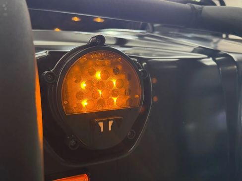 Used 2002 HUMMER H1 4-Door Wagon image 29