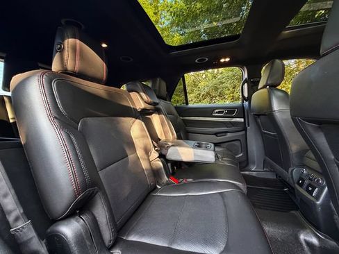 Used 2018 Ford Explorer Sport w/ Equipment Group 401A AWD/4WD image 35