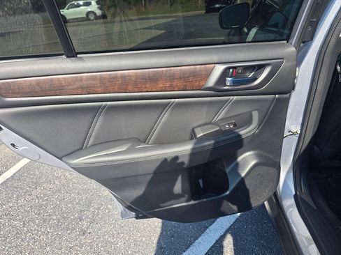 Used 2019 Subaru Outback 3.6R Limited AWD/4WD image 15