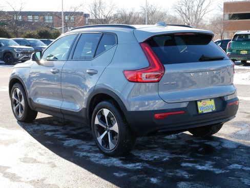 Used 2024 Volvo XC40 B5 Core image 5