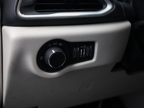 Used 2018 Chrysler Pacifica LX image 12