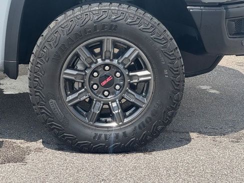 Used 2024 GMC Sierra 1500 AT4X image 3