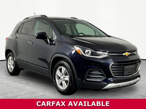 Used 2021 Chevrolet Trax LT w/ Driver Confidence Package FWD image 3