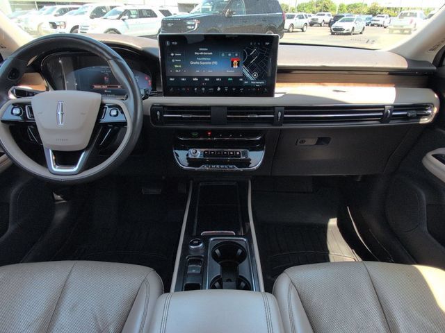 Used 2023 Lincoln Corsair Reserve w/ Equipment Group 201A FWD image 16