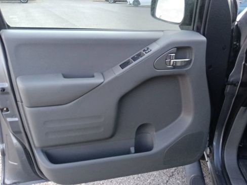 Used 2021 Nissan Frontier SV w/ Midnight Edition Floor Mats AWD/4WD image 11