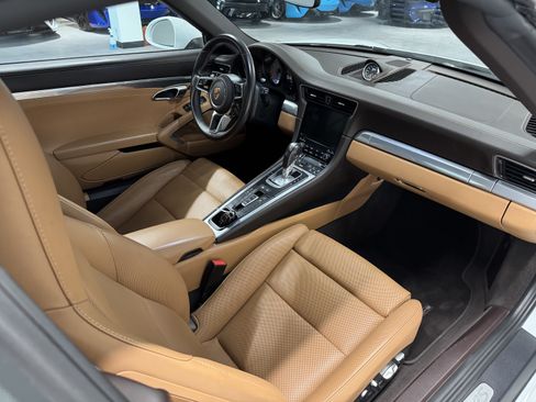 Used 2018 Porsche 911 Cabriolet image 11