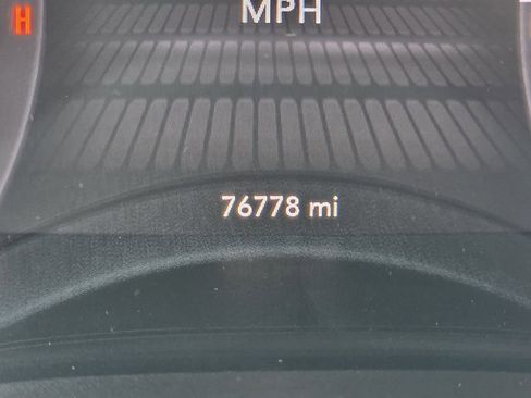 Used 2015 Dodge Challenger SXT Plus w/ Premium Sound Group image 33