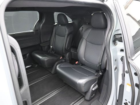 Used 2022 Toyota Sienna XLE Woodland Edition image 30