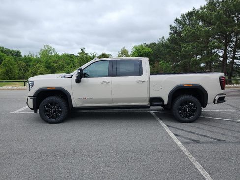 Used 2026 GMC Sierra 2500 AT4 w/ AT4 Premium Plus Package AWD/4WD image 2