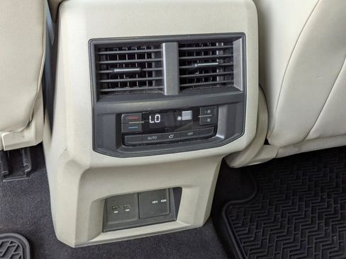 Used 2021 Volkswagen Atlas SE w/ Panoramic Sunroof Package FWD image 27