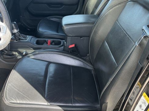 Used 2020 Jeep Wrangler Unlimited Sahara image 7