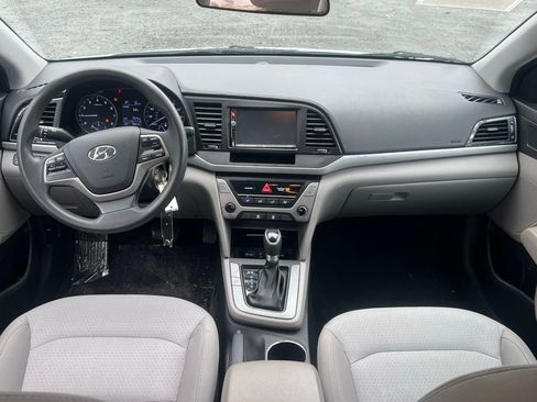 Used 2017 Hyundai Elantra SE image 19