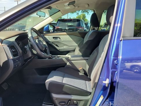 Certified 2023 Nissan Rogue SV FWD image 18