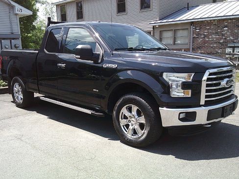 Used 2015 Ford F150 XLT w/ Equipment Group 301A Mid AWD/4WD image 4