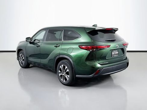 Used 2023 Toyota Highlander XLE AWD/4WD image 5