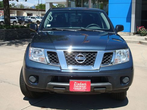 Used 2021 Nissan Frontier SV w/ SV Utility Package image 2
