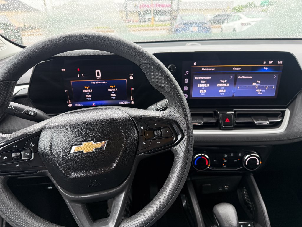 Used 2024 Chevrolet TrailBlazer LT w/ Driver Confidence Package FWD image 4