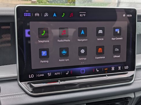 Certified 2025 Volkswagen Tiguan SE w/ Panoramic Sunroof Package AWD/4WD image 22
