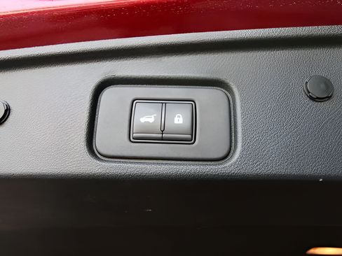 Used 2023 Nissan Pathfinder Platinum w/ Lighting Package (N93) FWD image 9