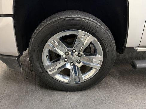 Used 2018 Chevrolet Silverado 1500 Custom w/ Custom Value Package image 10