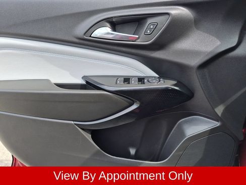Used 2025 Chevrolet Trax LT w/ LT Convenience Package FWD image 20