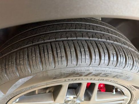 Used 2025 Ford Explorer ST-Line w/ ST-Line Street Pack image 25