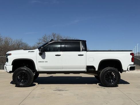 Used 2024 Chevrolet Silverado 2500 LTZ w/ LTZ Plus Package AWD/4WD image 3