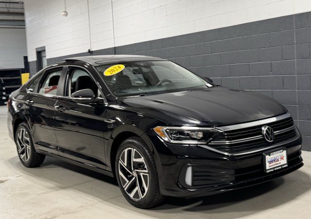 Used 2024 Volkswagen Jetta SEL FWD image 4