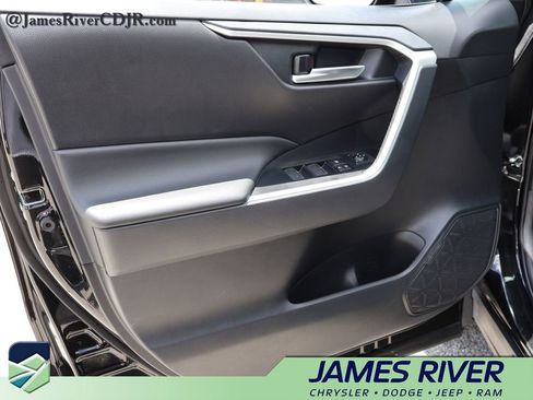 Used 2025 Toyota RAV4 XLE AWD/4WD image 20