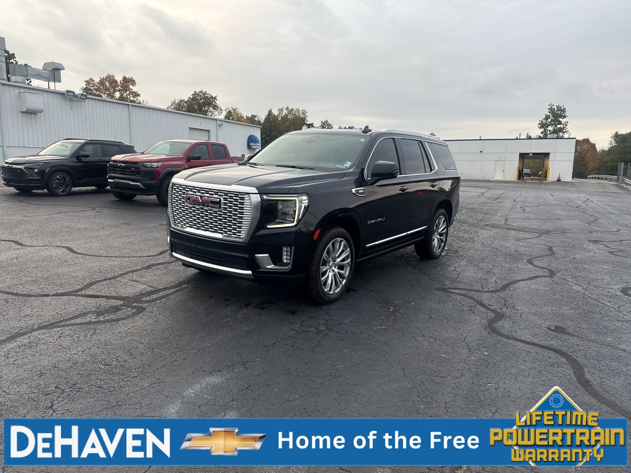 Used 2022 GMC Yukon Denali w/ Denali Premium Package AWD/4WD image 2