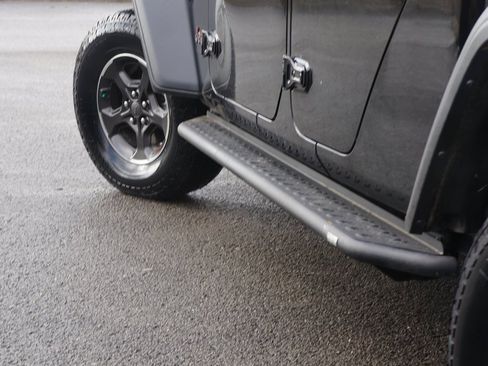 Used 2023 Jeep Gladiator Rubicon w/ LED Lighting Group image 10