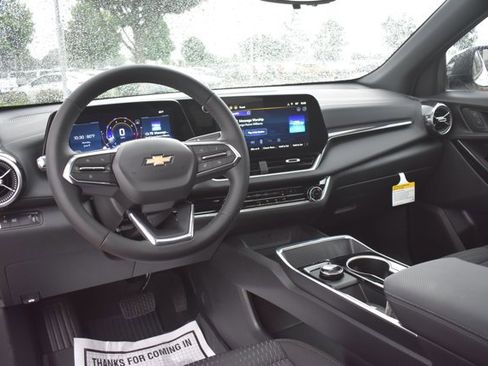 New 2026 Chevrolet Equinox LT w/ Safety and Technology Package FWD image 18