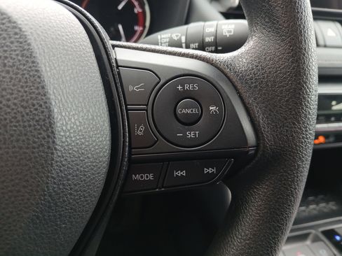 Used 2025 Toyota RAV4 XLE AWD/4WD image 12
