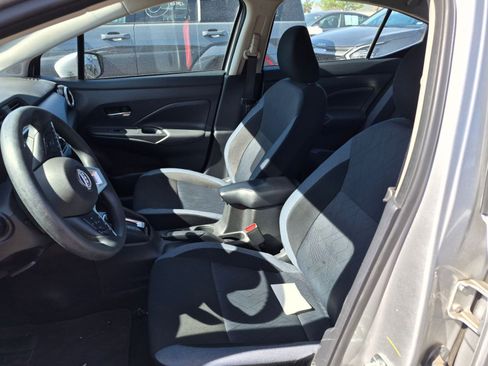 Used 2025 Nissan Versa SV FWD image 9