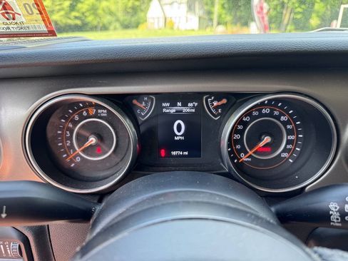Used 2018 Jeep Wrangler Sport AWD/4WD image 11