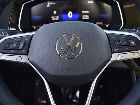 Certified 2024 Volkswagen Jetta SE w/ Panoramic Sunroof Package image 19