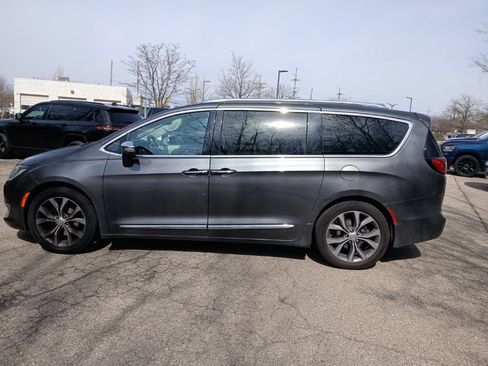 Certified 2018 Chrysler Pacifica Limited w/ Tire & Wheel Group image 8
