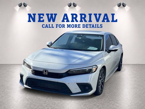 Used 2022 Honda Civic Touring image 2