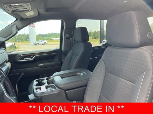 Used 2022 Chevrolet Silverado 1500 LT AWD/4WD image 3