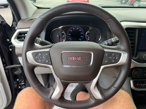Used 2023 GMC Acadia SLT w/ Technology Package FWD image 19
