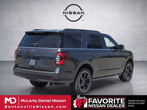 Used 2023 Ford Expedition Limited AWD/4WD image 5