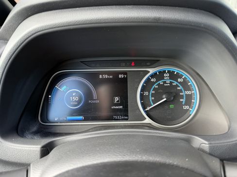 Used 2025 Nissan Leaf S FWD image 17