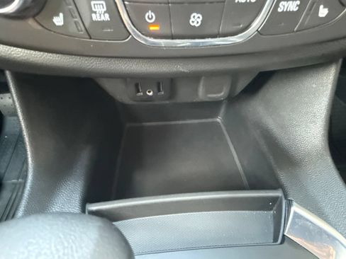Used 2021 Chevrolet Traverse LT AWD/4WD image 27