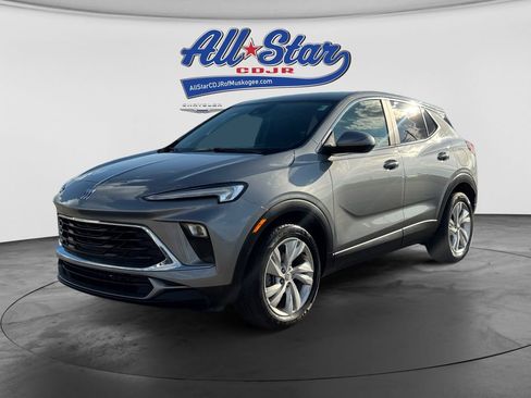 Used 2024 Buick Encore GX Preferred FWD image 3