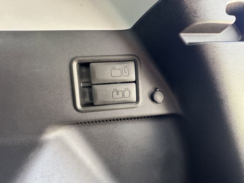 Used 2024 GMC Terrain SLE image 35