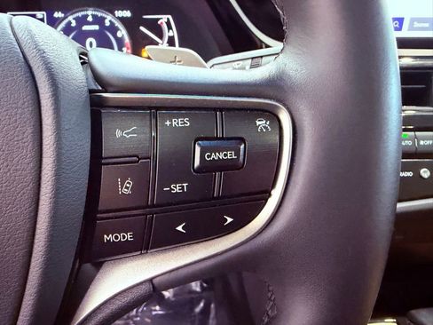 Certified 2024 Lexus ES 250 w/ Premium Package image 20